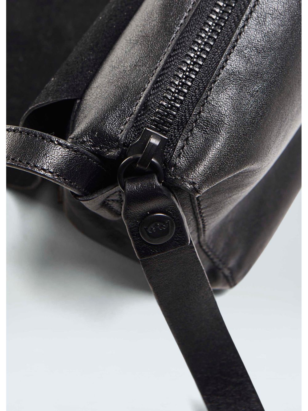 Osklen — Mini leather crossbody e-basics